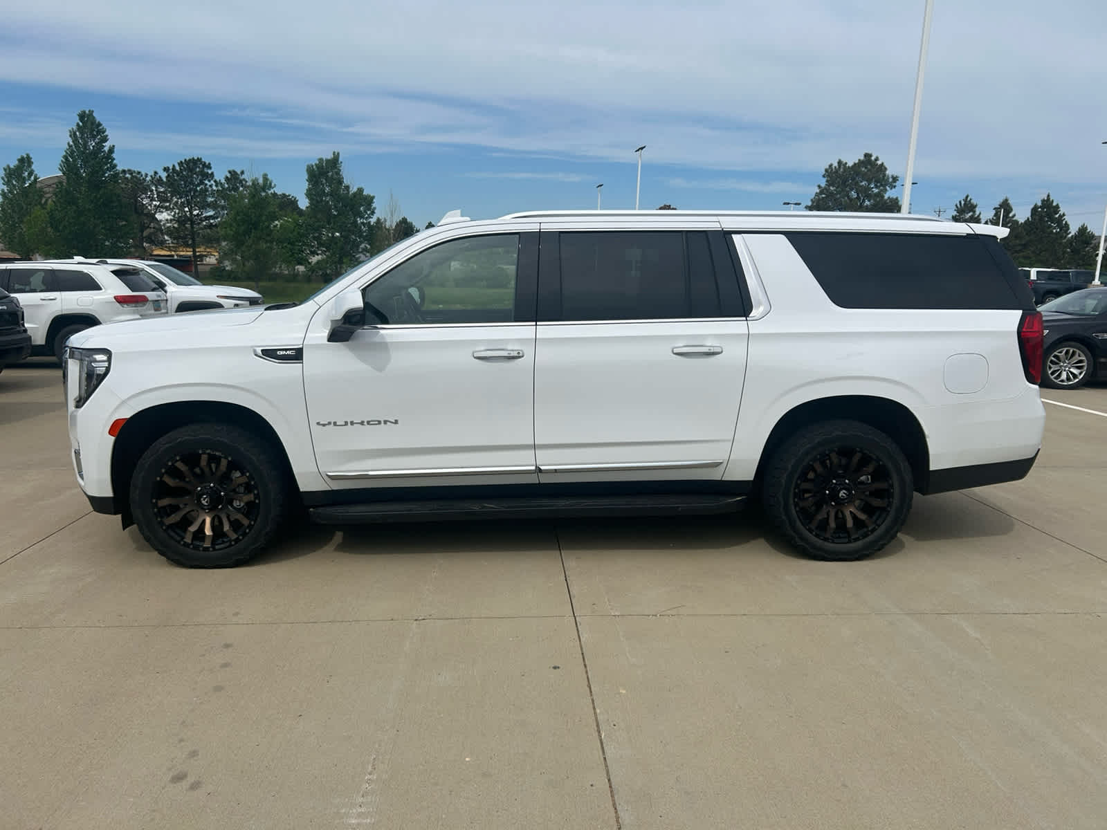 2023 GMC Yukon XL SLT