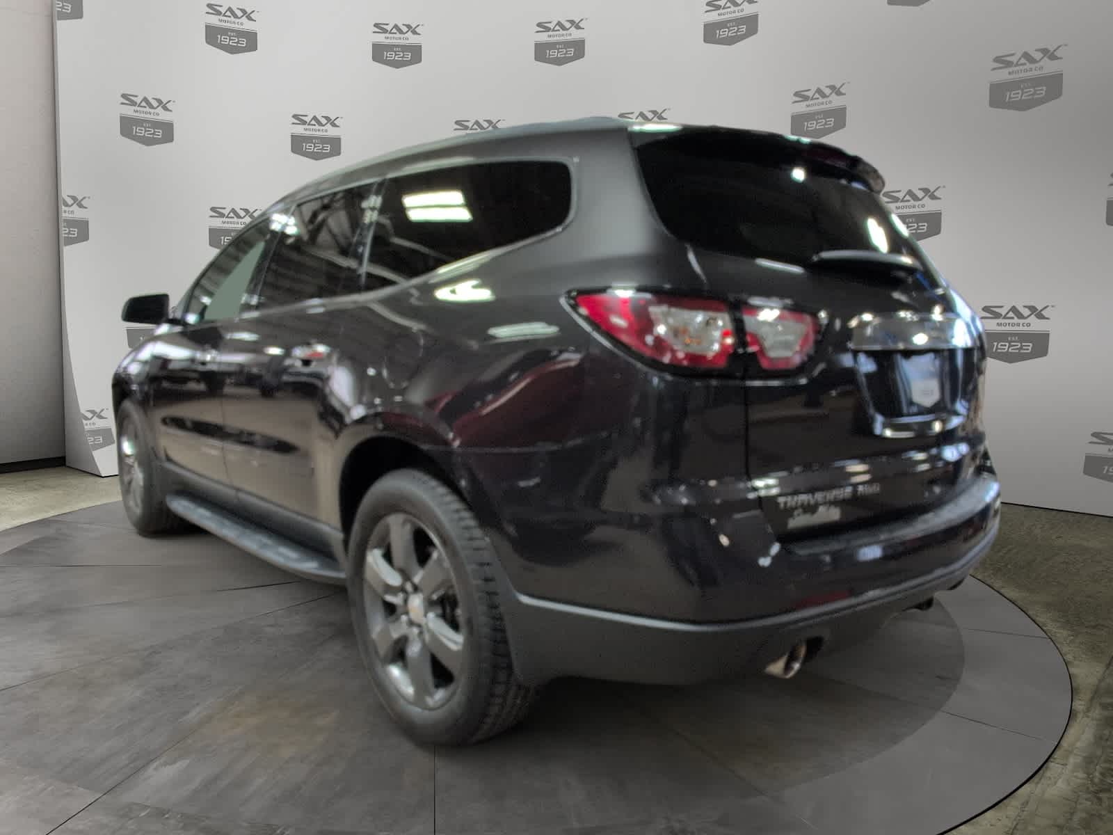 Used 2017 Chevrolet Traverse 2LT with VIN 1GNKVHKD4HJ191492 for sale in Dickinson, ND